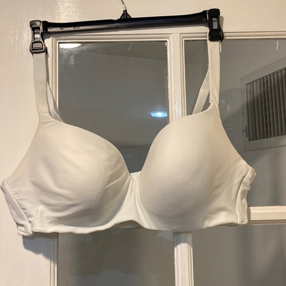 Ambrielle Other - Ambrielle size 42D Bra good condition